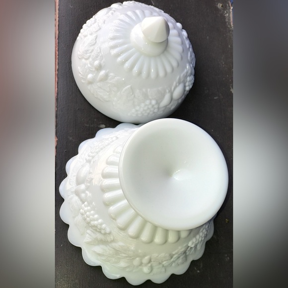 Mid Century Vintage Westmoreland Finial Lidded Fruit Embossed Candy Dish - Picture 8 of 12